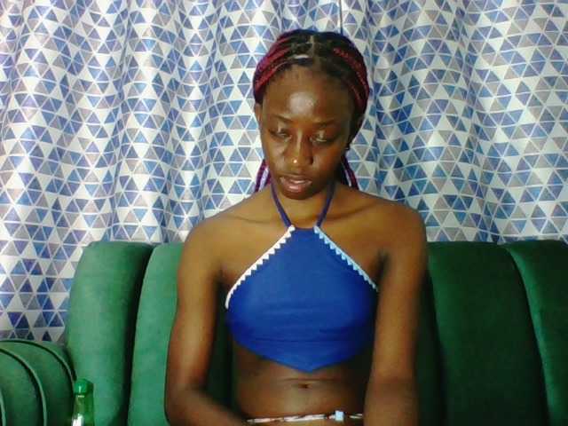 Sweetsmile23 live cam on BongaCams