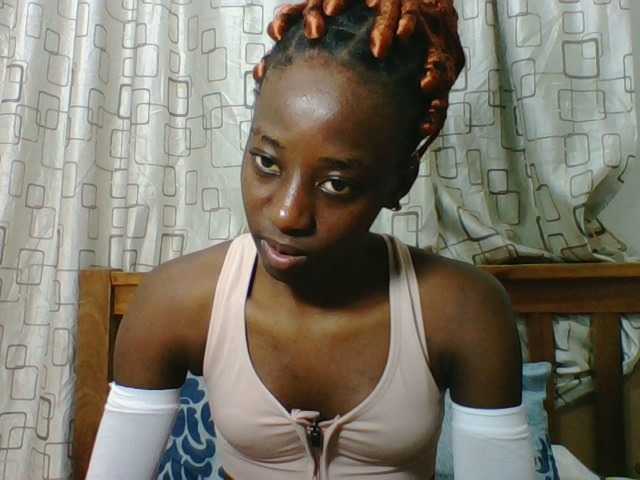Sweetsmile23 live cam on BongaCams