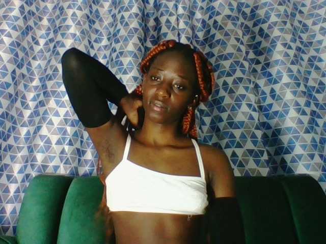 Sweetsmile23 live cam on BongaCams
