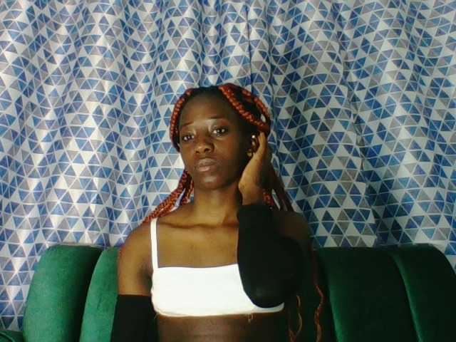 Sweetsmile23 live cam on BongaCams
