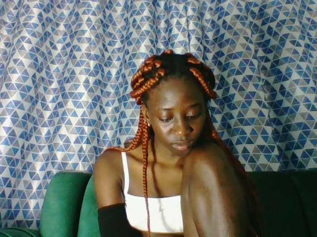 Sweetsmile23 live cam on BongaCams