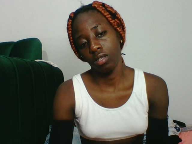 Sweetsmile23 live cam on BongaCams