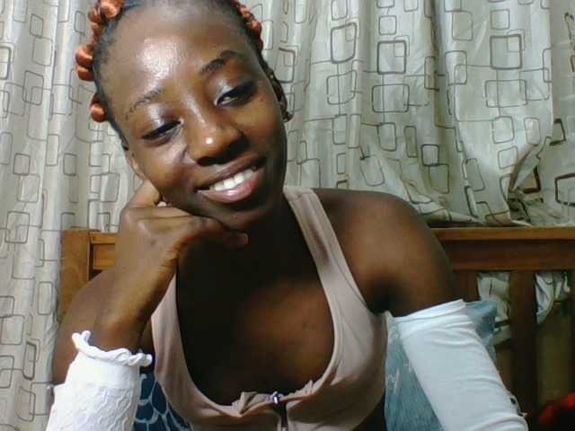 Sweetsmile23 live cam on BongaCams