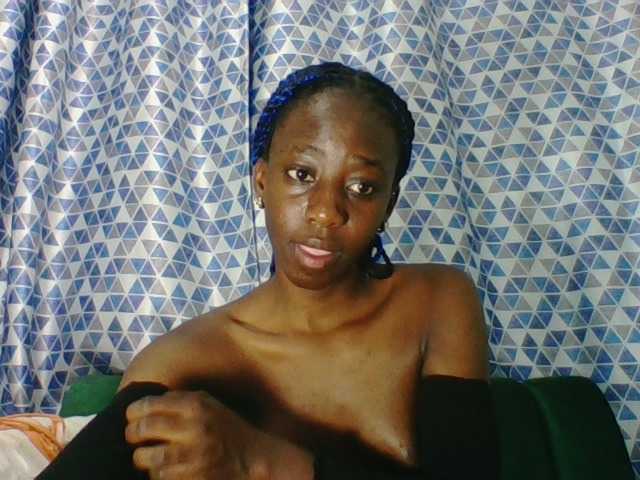 Sweetsmile23 live cam on BongaCams