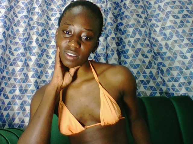 Sweetsmile23 live cam on BongaCams