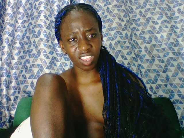 Sweetsmile23 live cam on BongaCams