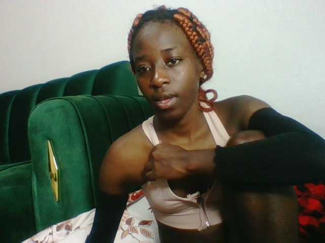 Sweetsmile23 live cam on BongaCams