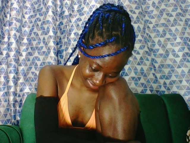 Sweetsmile23 live cam on BongaCams