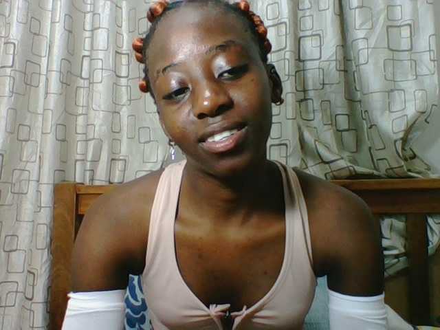 Sweetsmile23 live cam on BongaCams