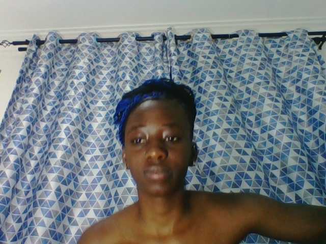 Sweetsmile23 live cam on BongaCams