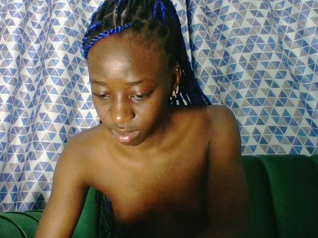 Sweetsmile23 live cam on BongaCams