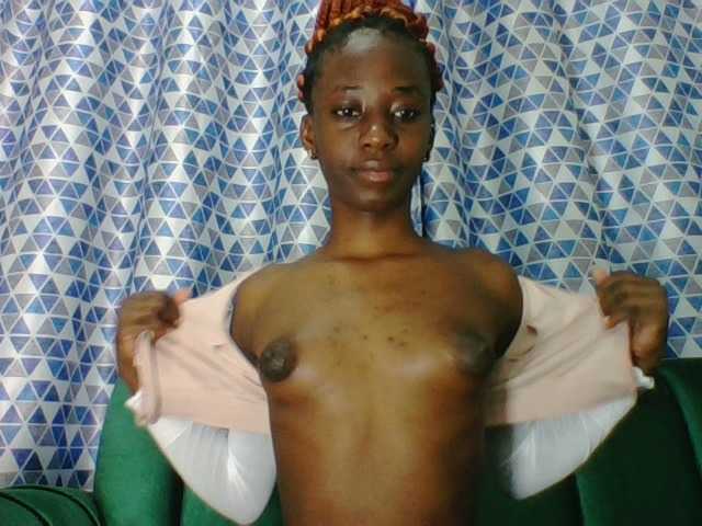 Sweetsmile23 live cam on BongaCams