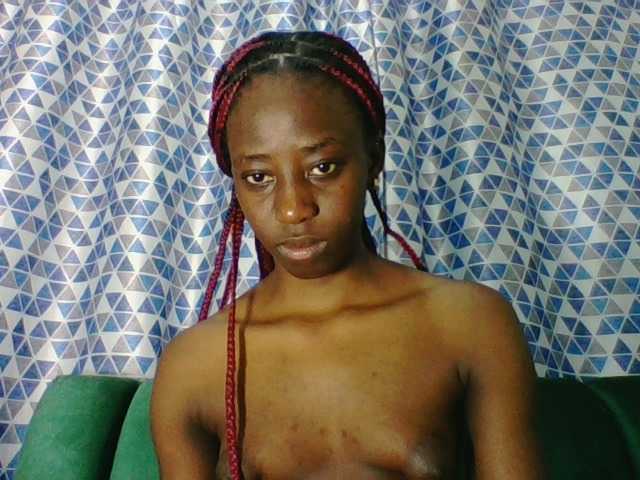 Sweetsmile23 live cam on BongaCams