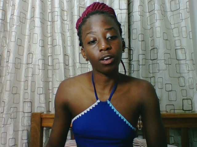 Sweetsmile23 live cam on BongaCams