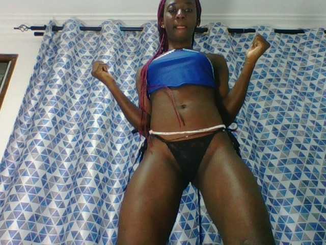 Sweetsmile23 live cam on BongaCams