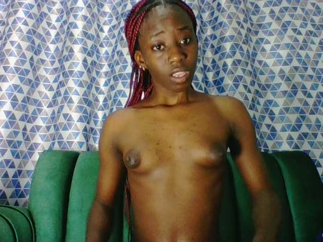 Sweetsmile23 live cam on BongaCams
