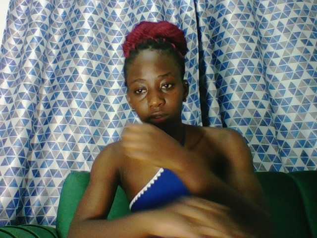 Sweetsmile23 live cam on BongaCams
