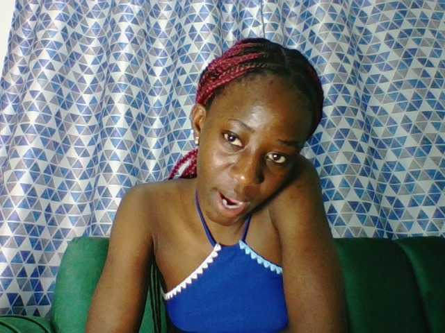 Sweetsmile23 live cam on BongaCams
