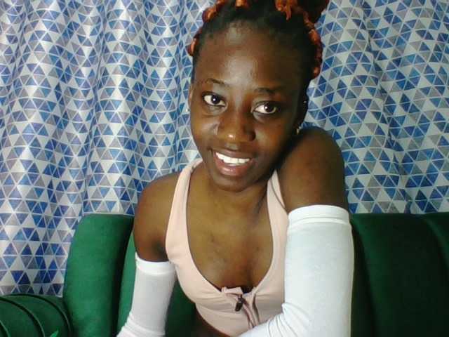 Sweetsmile23 live cam on BongaCams