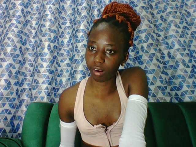 Sweetsmile23 live cam on BongaCams