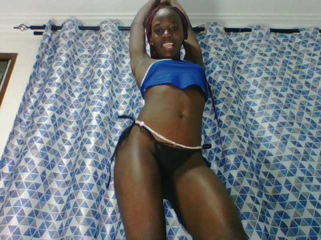 Sweetsmile23 live cam on BongaCams