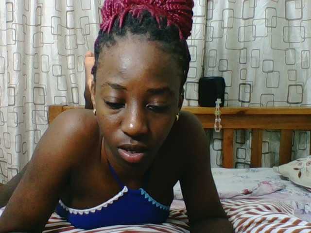 Sweetsmile23 live cam on BongaCams