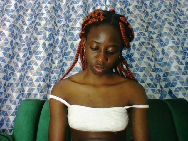 Sweetsmile23 live cam on BongaCams
