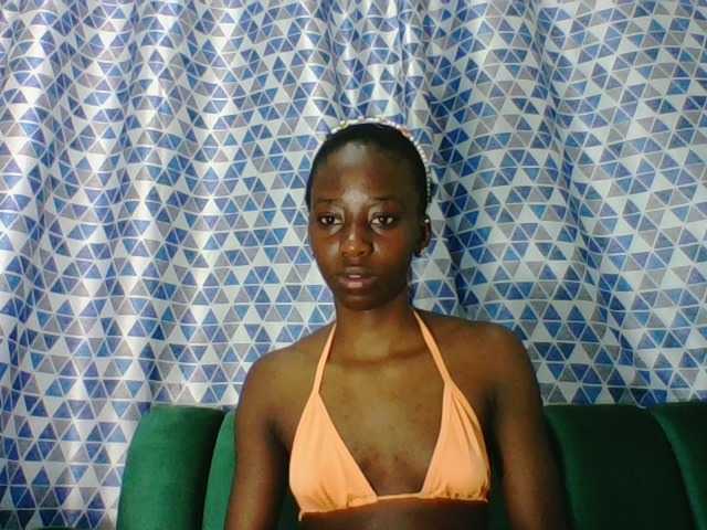 Sweetsmile23 live cam on BongaCams