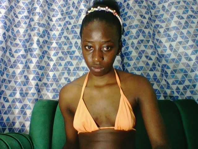 Sweetsmile23 live cam on BongaCams