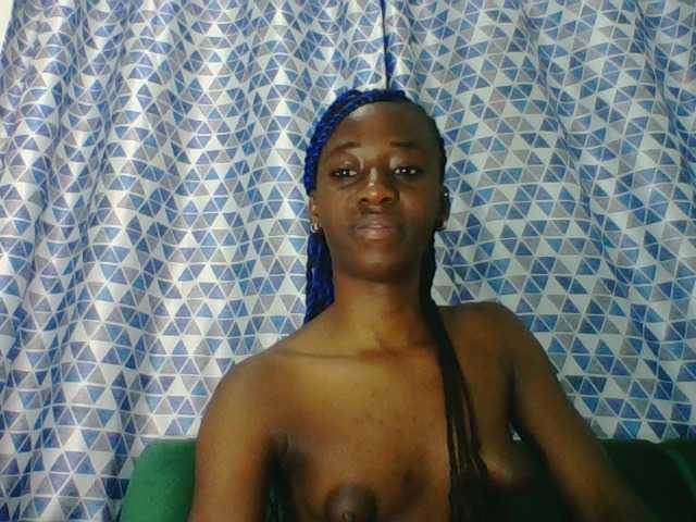 Sweetsmile23 live cam on BongaCams