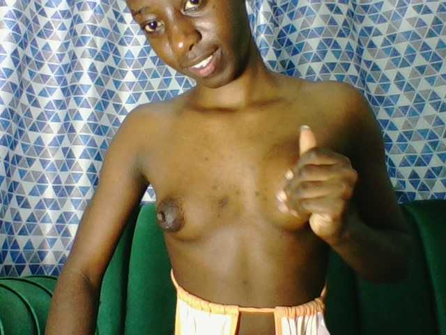 Sweetsmile23 live cam on BongaCams