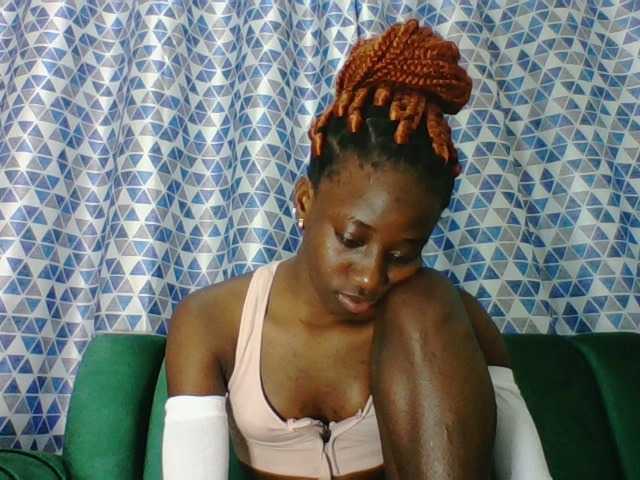 Sweetsmile23 live cam on BongaCams