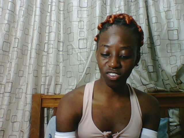 Sweetsmile23 live cam on BongaCams