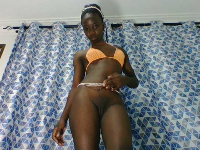 Sweetsmile23 live cam on BongaCams