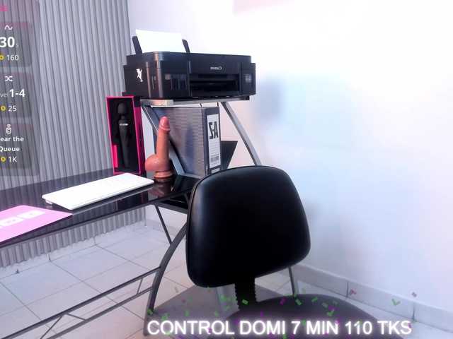 Scarlett-Moon live cam on BongaCams