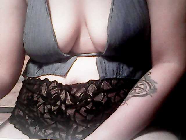 extremelymilkyboobs live cam on BongaCams