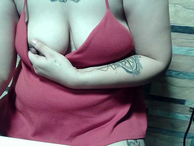 extremelymilkyboobs live cam on BongaCams
