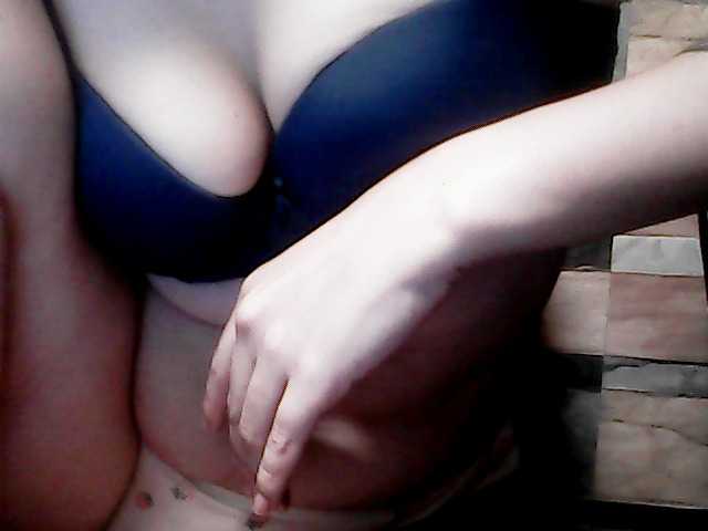 extremelymilkyboobs live cam on BongaCams