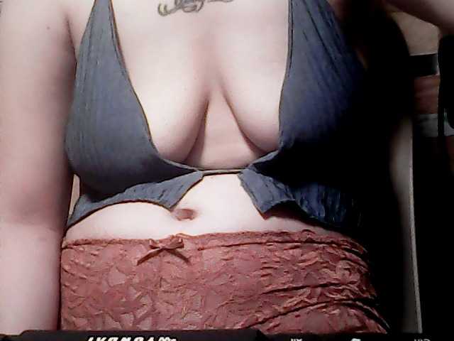 extremelymilkyboobs live cam on BongaCams