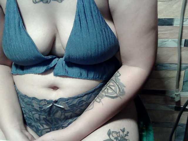 extremelymilkyboobs live cam on BongaCams