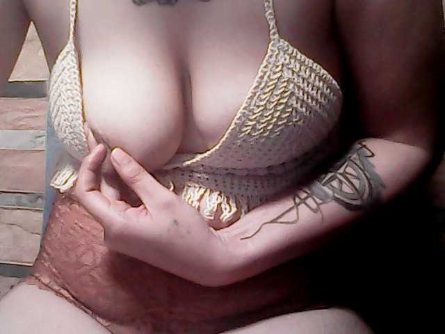 Перейти в чат extremelymilkyboobs
