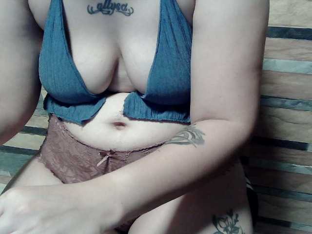 extremelymilkyboobs, en vivo ahora en BongaCams