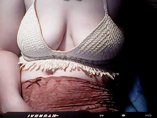 extremelymilkyboobs live cam on BongaCams