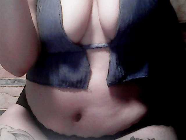 extremelymilkyboobs live cam on BongaCams