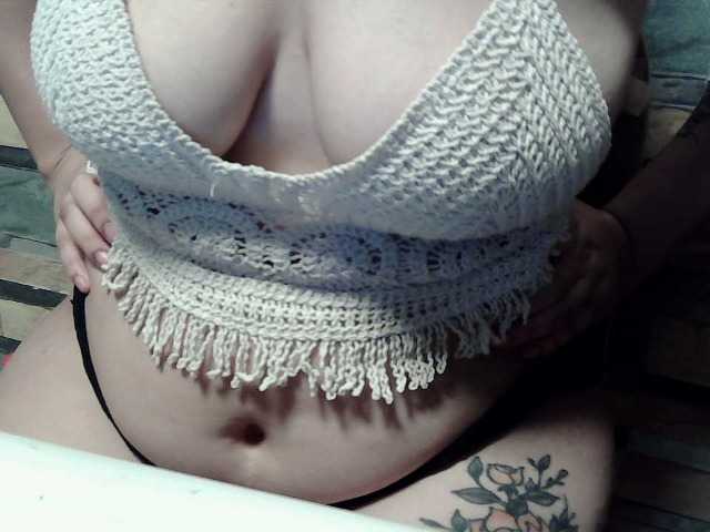 le modèle extremelymilkyboobs est en webcam porno dans un show sur le site bongacams, il possède les tags suivants: Asian,Brunette,Trimmed