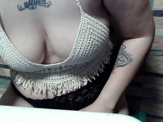 extremelymilkyboobs live cam on BongaCams