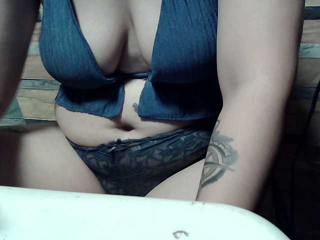 extremelymilkyboobs live cam on BongaCams