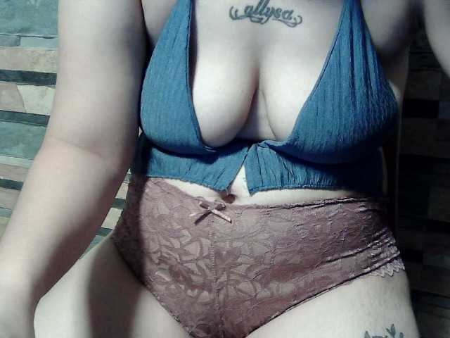 extremelymilkyboobs live cam on BongaCams