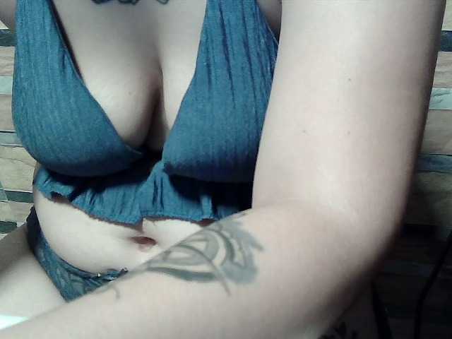 extremelymilkyboobs live cam on BongaCams