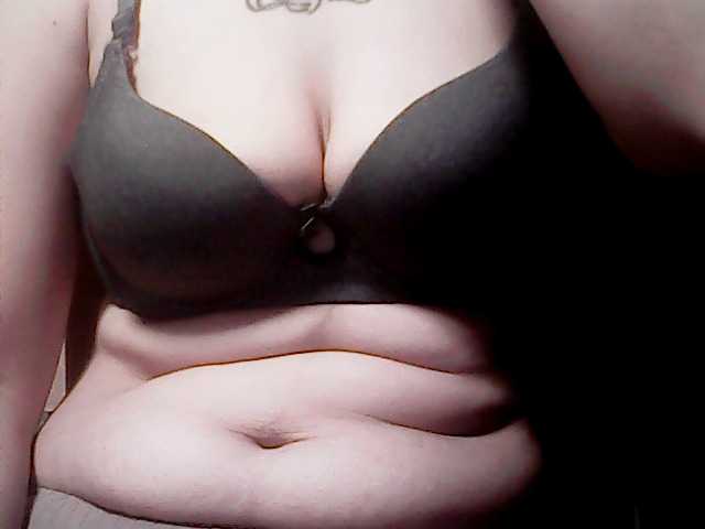 extremelymilkyboobs live cam on BongaCams